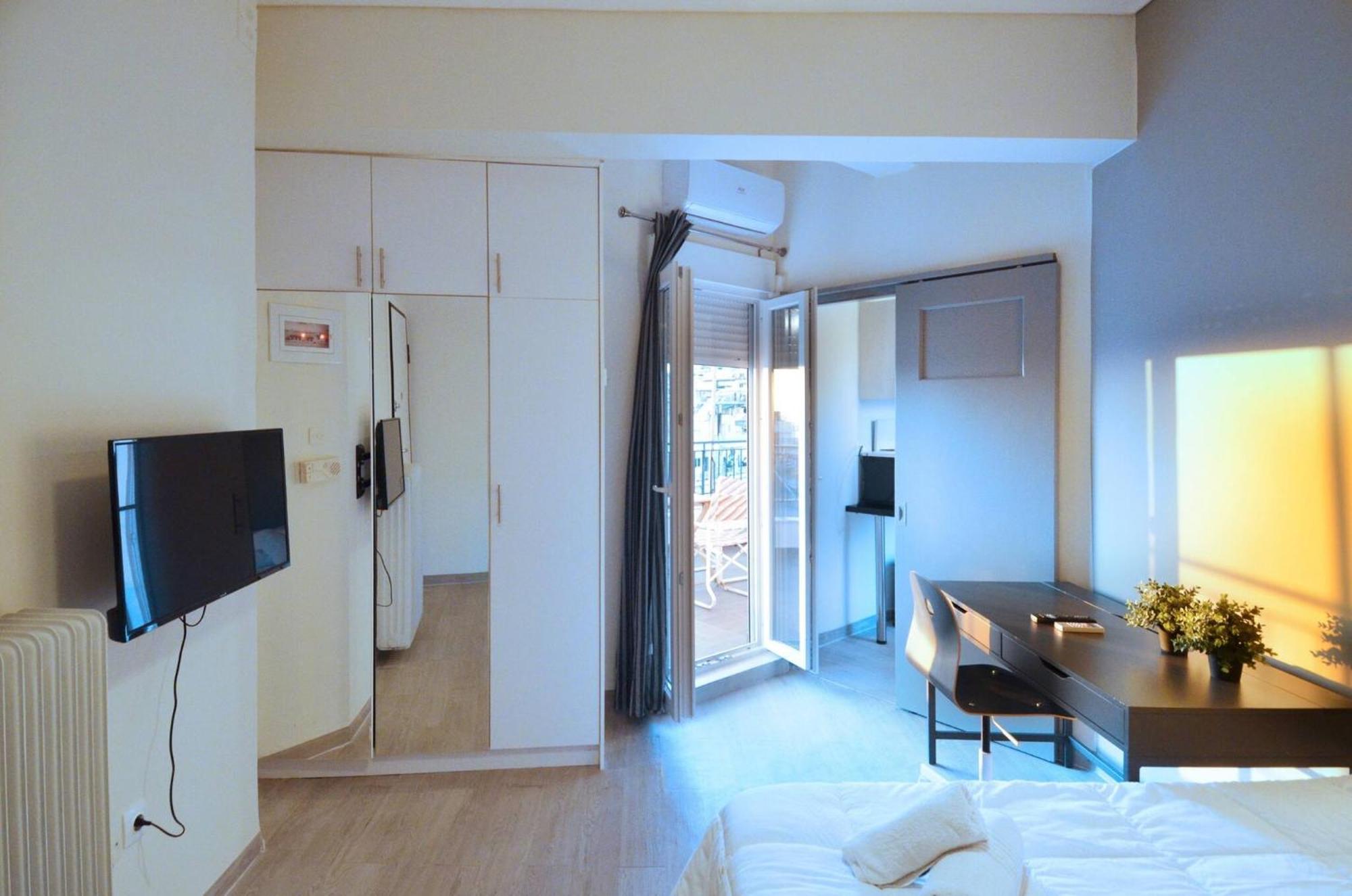 A Minimal Retire At Kypseli With An Amazing View Apartment Athens Ngoại thất bức ảnh